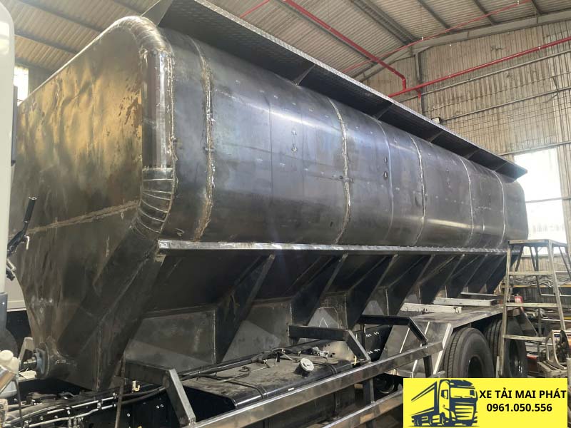 Xe Bồn Cám 24 Khối Isuzu 3 Chân Chở Thức Ăn Chăn Nuôi 8 xe bồn cám 24 khối isuzu 3 chân