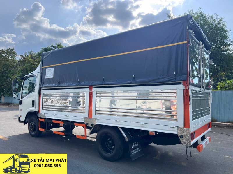 isuzu qkr 270 thùng bạt