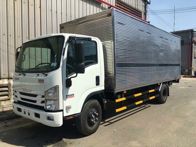 giá xe tải isuzu 5 tấn thùng kín