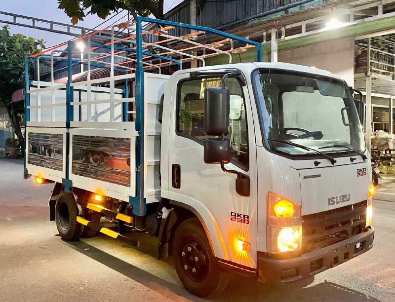 Xe tải Isuzu QKR 230 thùng mui bạt 1 isuzu qkr 230 thùng bạt