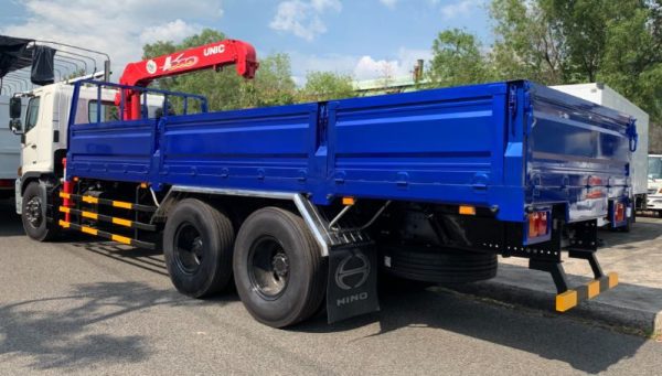 Xe Hino 500 gắn cẩu Unic 3 tấn 3 khúc V343