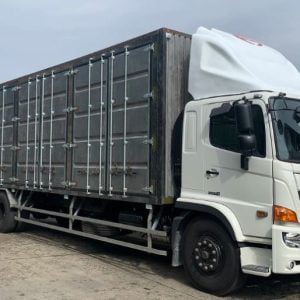 Xe tải chở Pallet chứa cấu kiện điện tử 7 tấn Hino FG