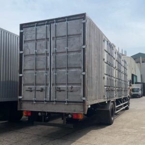 Xe tải chở Pallet chứa cấu kiện điện tử 7 tấn Hino FG