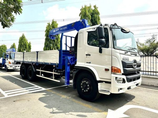 xe tải hino 500 gắn cẩu tanado 5 tấn 4 khúc