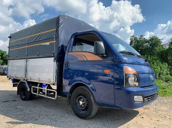 Xe tải Hyundai H150 thùng mui bạt bửng nhôm