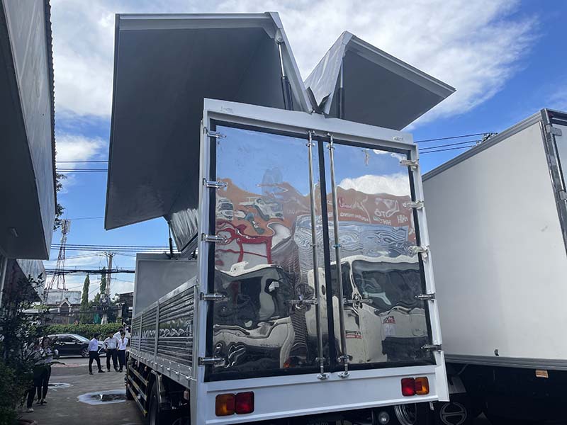 hino fg 8 tấn thùng kín cánh dơi