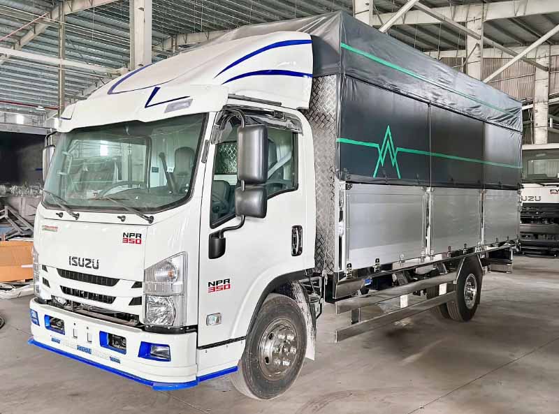 Isuzu NPR 350 Thùng Bạt 1 isuzu npr 350 thùng bạt 5m2