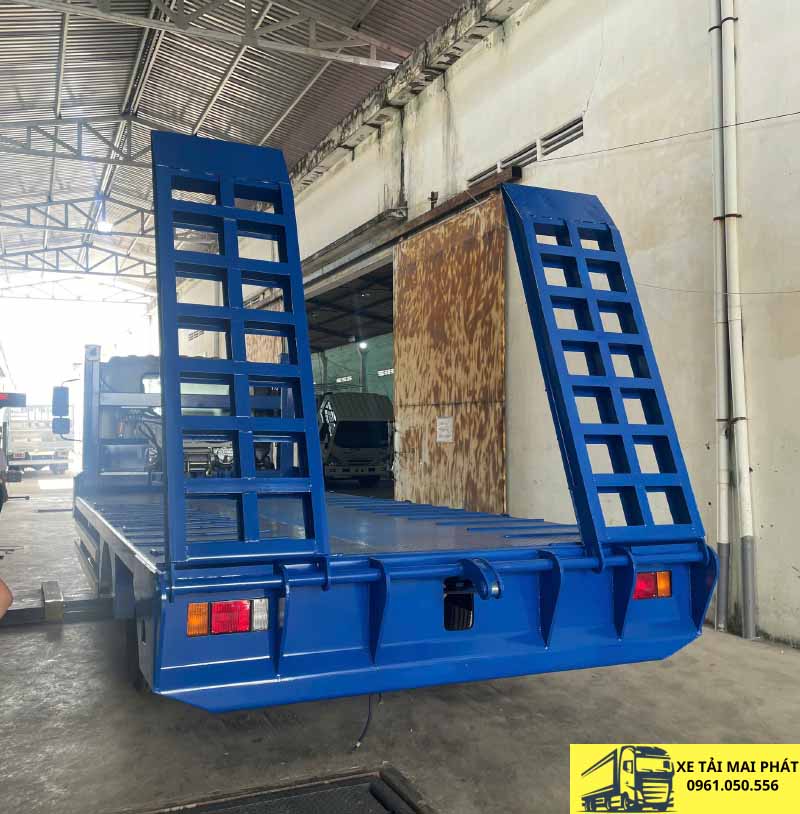 xe nâng đầu chở máy công trình isuzu frr 650