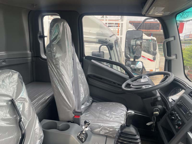 Xe Tải Jac N900 Thùng Mui Bạt 12 nội thất jac n900